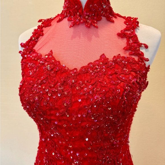 Customized Red Lace Fit to Flare Scallop Edge Gown - Picture 2 of 7